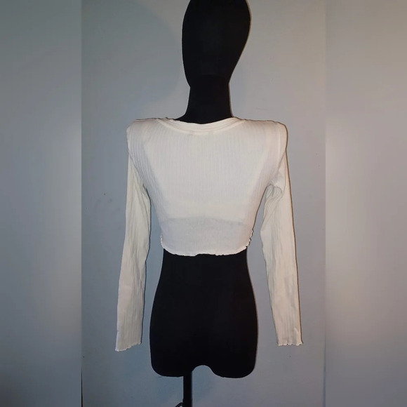 A Shein Cream Button Up Long Sleeve Crop Top - Picture 3 of 4
